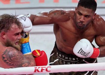 Anthony Joshua noquea a Jake Paul en combate de Netflix