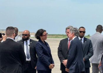 Antony Blinken llega a Puerto Príncipe y es recibido por el Consejo Presidencial de Transición