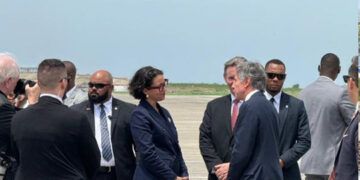 Antony Blinken llega a Puerto Príncipe y es recibido por el Consejo Presidencial de Transición
