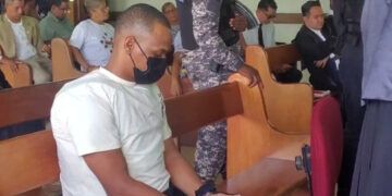 Aplazan juicio contra policía acusado de matar niño en carnaval de Santiago