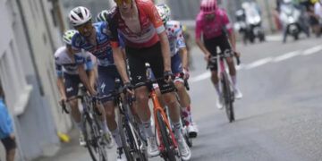 Arensman gana la etapa más exigente del Tour de Francia