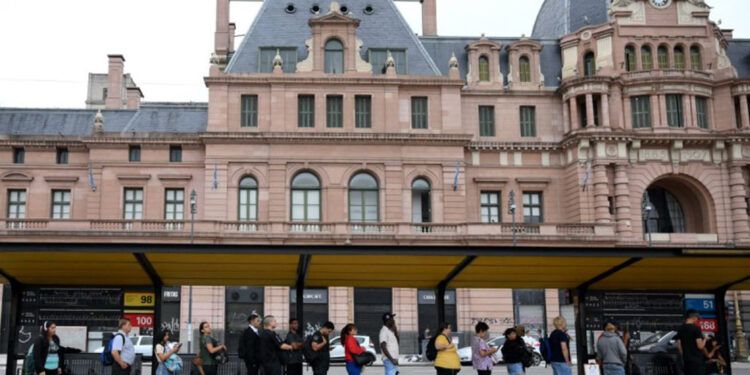 Argentina cumple huelga contra reforma laboral de Milei