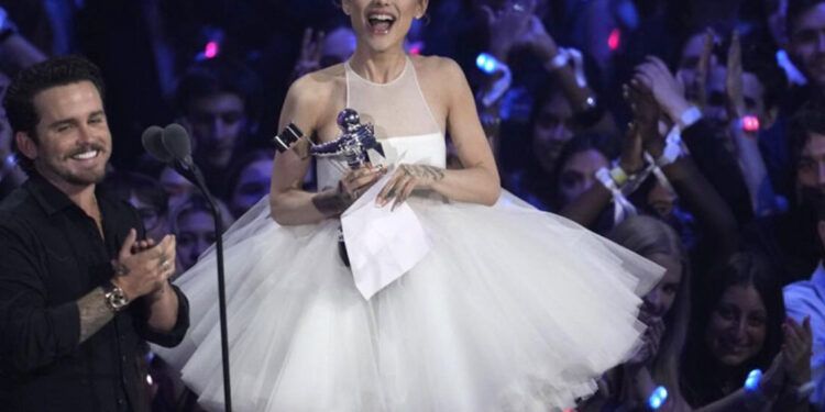 Ariana Grande y Lady Gaga deslumbran en los MTV VMA 2025 con premios y actuaciones