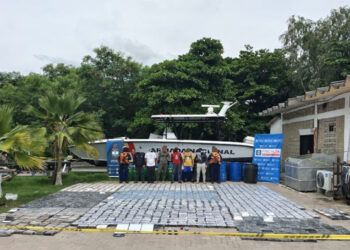 Armada colombiana incauta 1,6 toneladas de cocaína y captura a cuatro personas en el Caribe