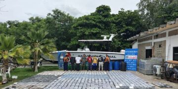 Armada colombiana incauta 1,6 toneladas de cocaína y captura a cuatro personas en el Caribe