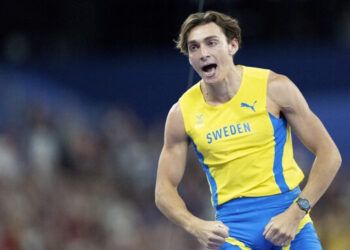 Armand Duplantis bate su récord mundial en pértiga en París 2024