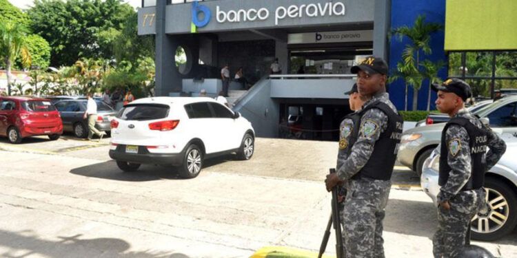 Arrestan a condenados por fraude en el Banco Peravia