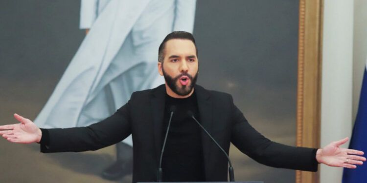 Arzobispo de El Salvador rechaza reformas de Bukele sobre reelección