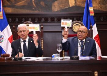 Asamblea casi completa lectura de la reforma constitucional