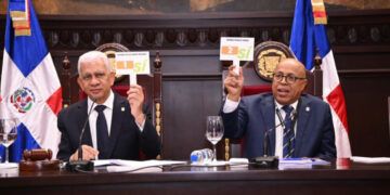 Asamblea casi completa lectura de la reforma constitucional
