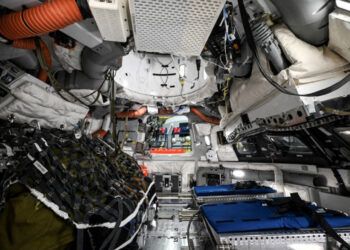 Astronautas de Artemis II preparan amerizaje
