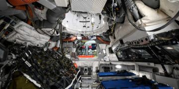 Astronautas de Artemis II preparan amerizaje