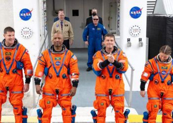 Astronautas de Artemis II prueban nave Orión