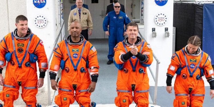 Astronautas de Artemis II prueban nave Orión