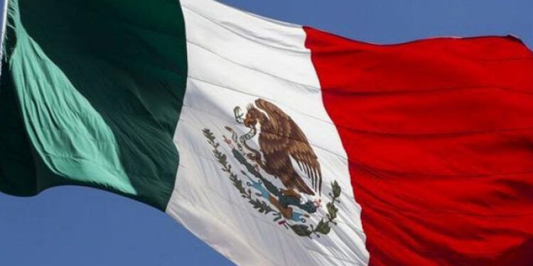 Atacan cuartel militar en México en aniversario por los 43 de Ayotzinapa