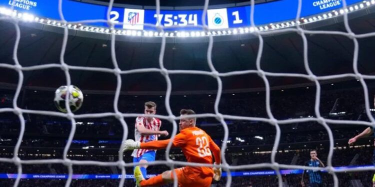 El Atlético de Madrid elimina al Brujas con triplete de Sorloth