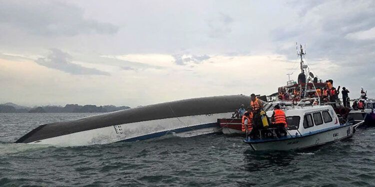Aumenta a 34 número de muertos por naufragio en Vietnam