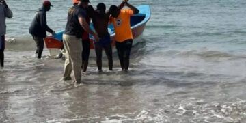 Aumentan a cinco los fallecidos en naufragio de Guayacanes