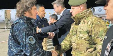 Aumentan renuncias de militares por salarios bajos en Argentina
