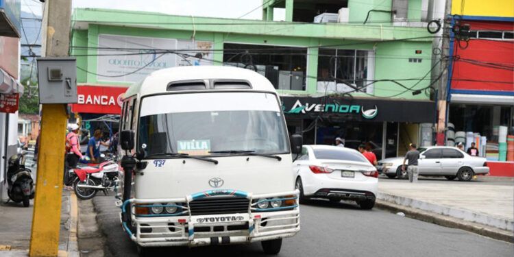 Aumento de peaje en km 32 sube pasaje en Villa Altagracia