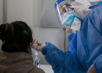 Aumento ligero de Covid-19 en Santiago por cambios climáticos