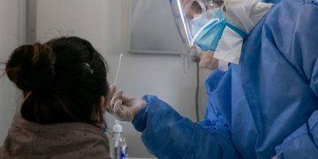 Aumento ligero de Covid-19 en Santiago por cambios climáticos