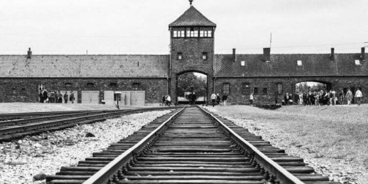 Auschwitz y la ESMA: Del horror a santuarios de la memoria