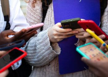 Australia prohíbe las redes sociales a menores de 16 años