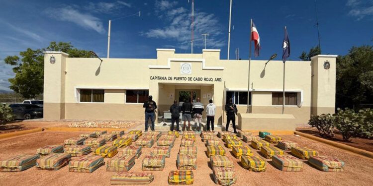 Autoridades incautan 1.5 toneladas de cocaína en Pedernales