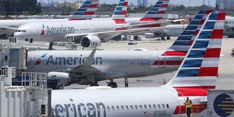 Avión de American Airlines regresa a Ezeiza por olor a humo