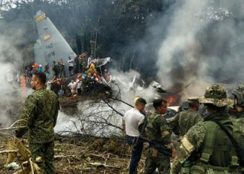 Avión militar en Colombia deja 48 sobrevivientes