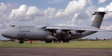 Aviones militares de EE.UU. llegan al país en misión humanitaria y logística