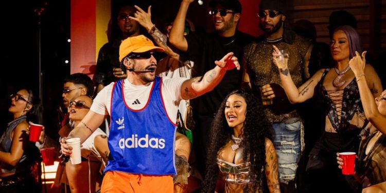 Bad Bunny cierra su paso por RD con invitados en “La Casita”