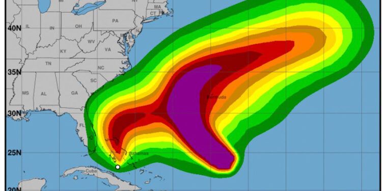 Bahamas ordena evacuación por depresión tropical mientras Humberto es categoría 5