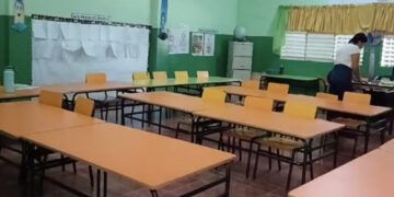 Baja asistencia escolar tras lluvias en Santo Domingo