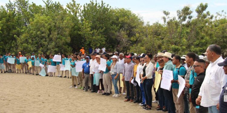 Banilejos defienden las Dunas de Las Calderas