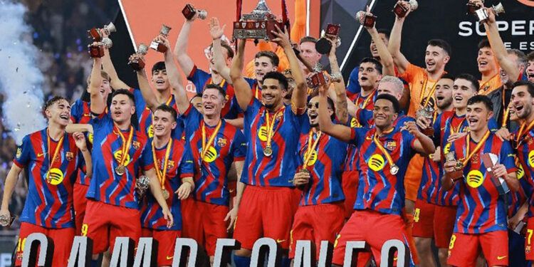 Barcelona gana la Supercopa con doblete de Raphinha