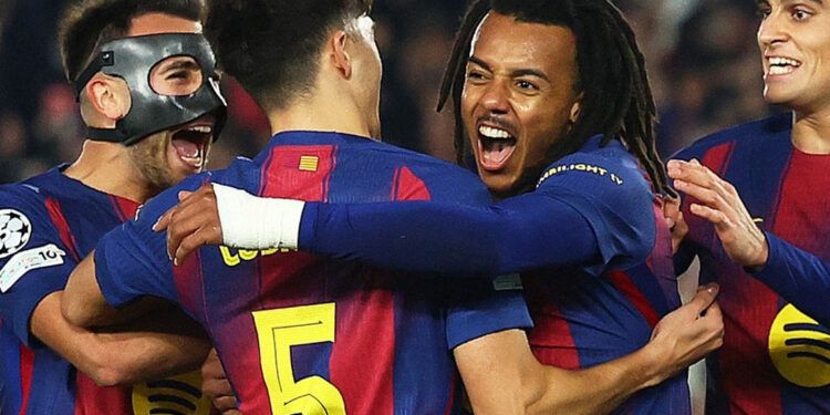 Barcelona remonta con doblete de Koundé y vence al Eintracht