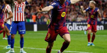 Barcelona remonta y amplía liderato en LaLiga