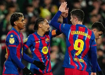 Barcelona sufre en Santander y avanza a cuartos de Copa