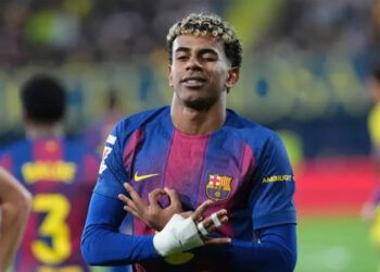Barcelona vence al Villarreal con goles de Raphinha y Yamal