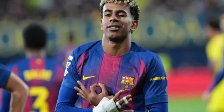 Barcelona vence al Villarreal con goles de Raphinha y Yamal