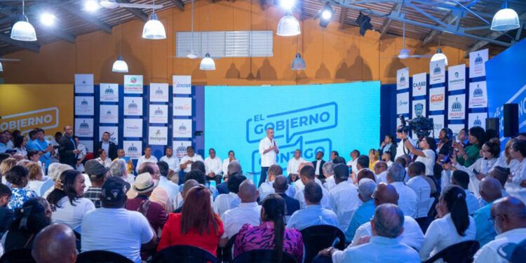 Abinader promete obras y soluciones a Pedro Brand tras escuchar demandas