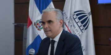Educación revisa salario mínimo de personal administrativo