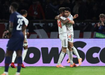 Bayern vence al PSG con doblete de Luis Díaz y sigue líder en la Champions