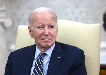 Biden admite "mala noche" en debate y promete seguir en la carrera