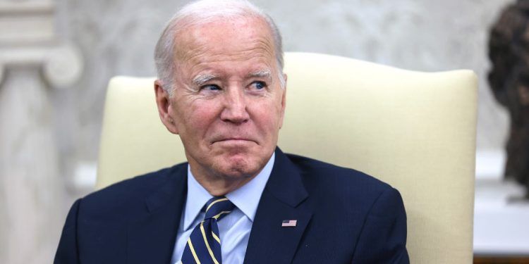 Biden admite "mala noche" en debate y promete seguir en la carrera