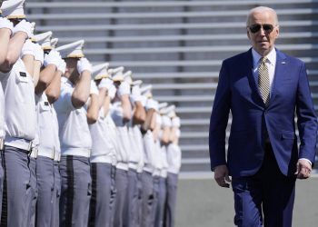 Biden permite a Ucrania usar armas estadounidenses en defensa de Járkiv