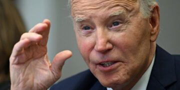 Biden promete cubrir gastos por incendios en Los Ángeles
