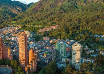 Bogotá enfrenta racionamiento de agua diario por la peor sequía desde 1994